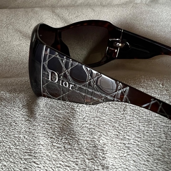 Christian Dior Brown Tortoiseshell Cannage 1 Sunglasses   Flawless! - Picture 3 of 13
